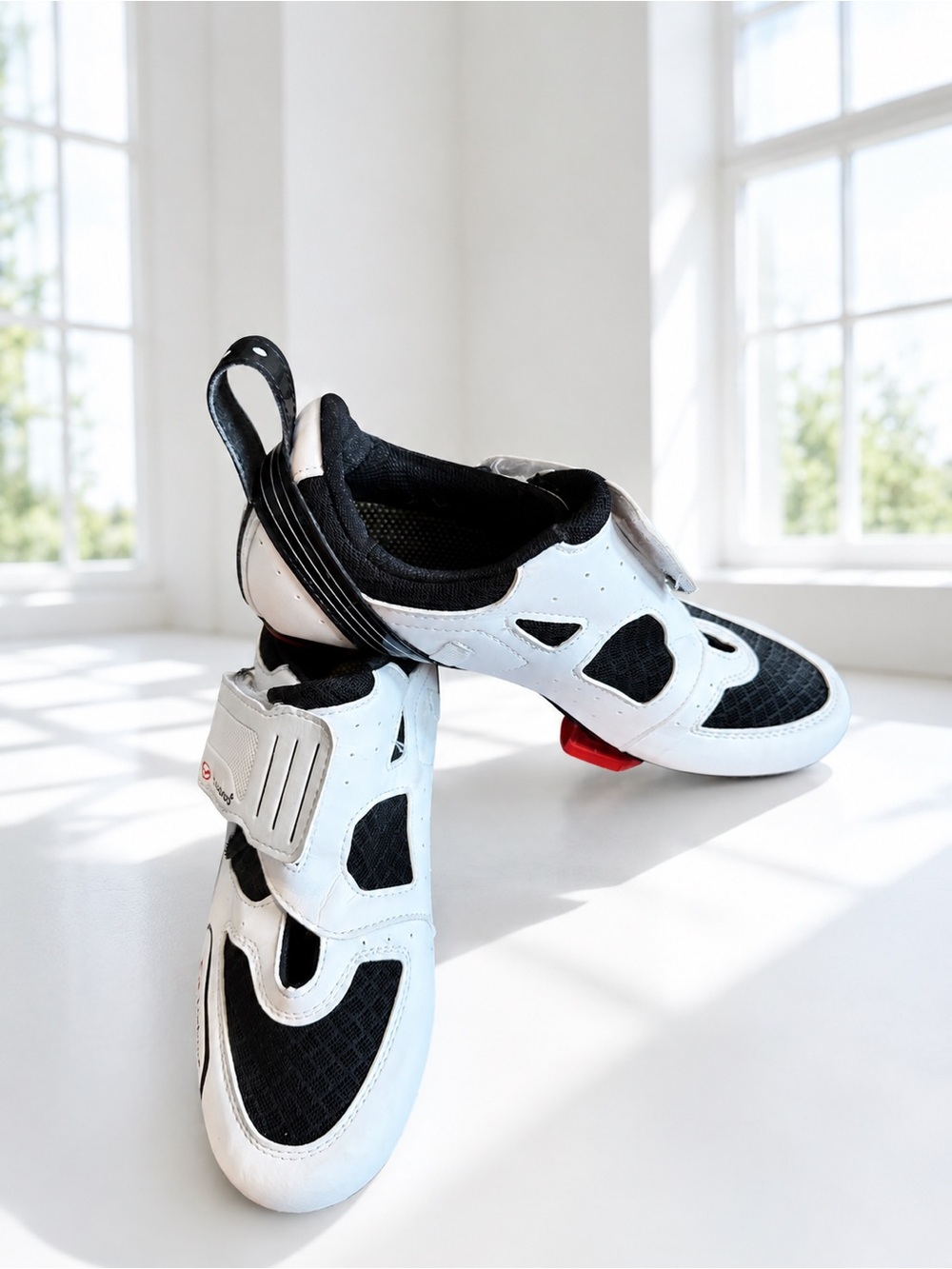 Tiebao Outdoor Triathlon & Road Bike Cycling Shoes in Black & White size 6.5 GUC